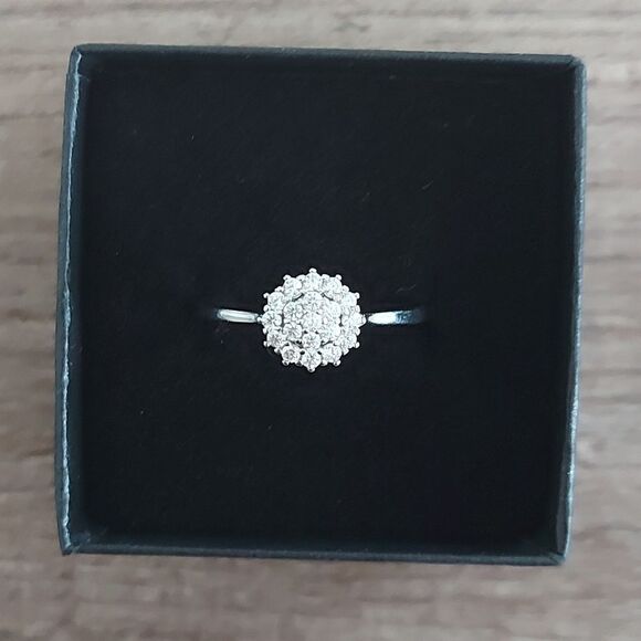 Platinum Plated S925 Sterling Silver Sparkling Flower Ring - Picture 1 of 7